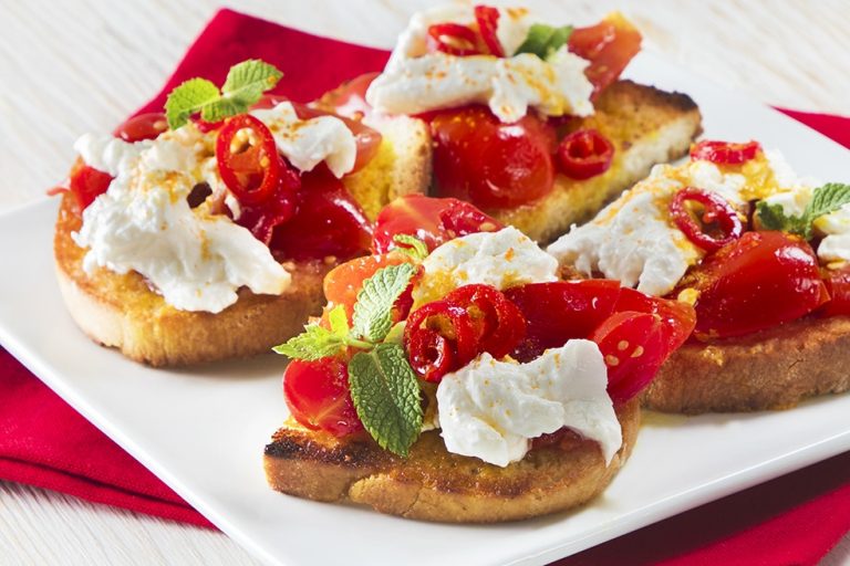 Bruschette Con Burrata E Dolcimet Di Datterino Rosso Cosi