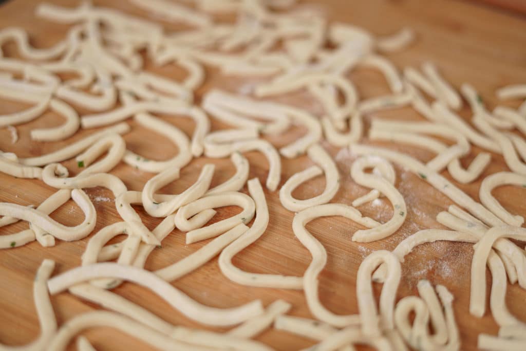 Francesca e Nunziata: Bretelline con fave al sugo di Datterini gialli Così Com’è
