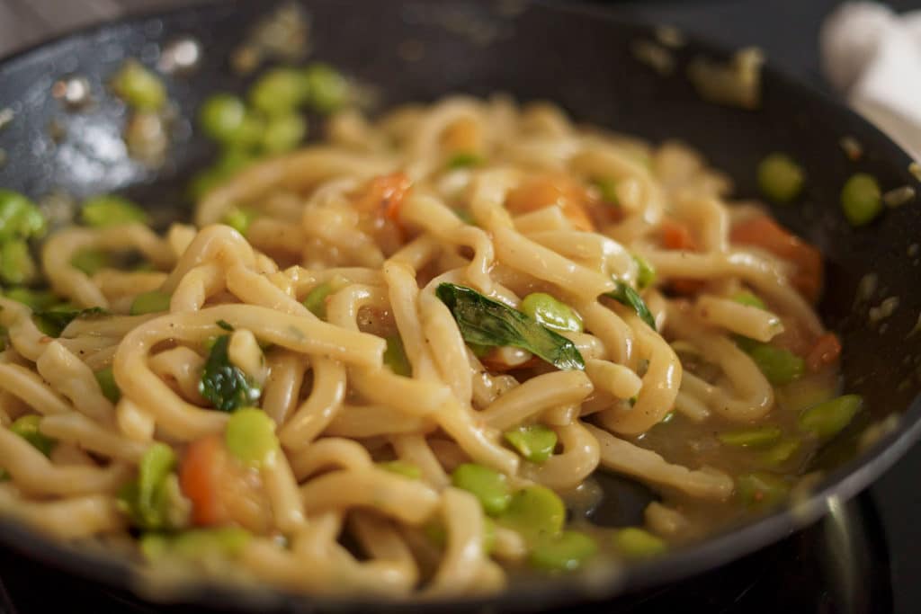 Francesca e Nunziata: Bretelline con fave al sugo di Datterini gialli Così Com’è