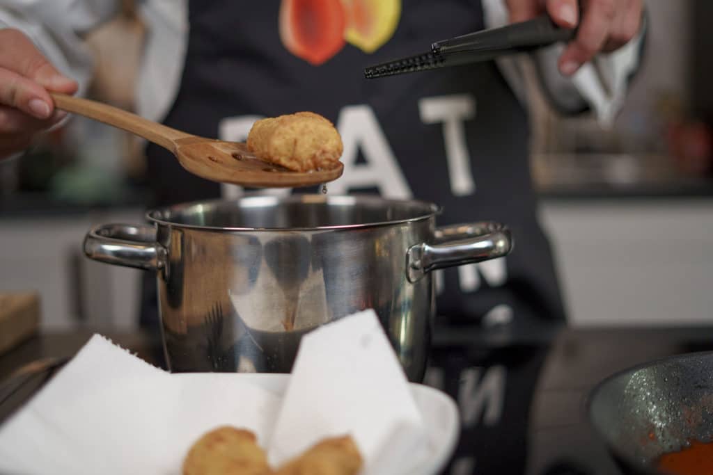 Full Metal Jacket: Paccheri fritti con Datterino Rosso, baccalà e patate