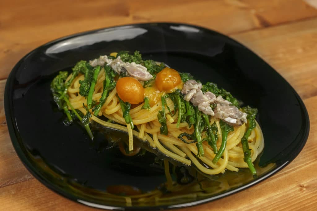 Miseria e Nobiltà- Spaghetti con Sugo all’Arrabbiata di Datterino Giallo, broccoli e sgombro